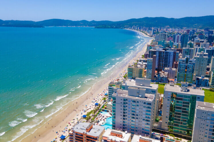 Apartamento com 4 Quartos à Venda, 196 m²em meia praia - Itapema