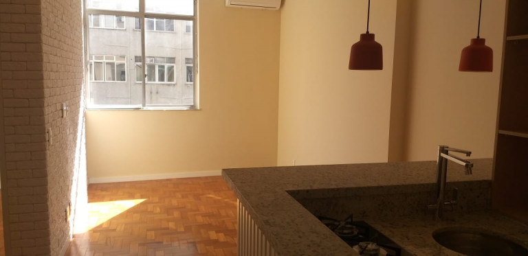 Imagem Apartamento à Venda, 40 m² em Copacabana - Rio de Janeiro Imagem Apartamento à Venda, 40 m² em Copacabana - Rio de Janeiro