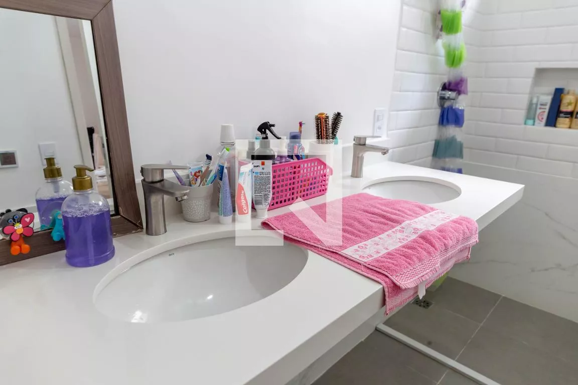 Imagem Casa com 4 Quartos à Venda, 257 m²em Vila Gumercindo - São Paulo
