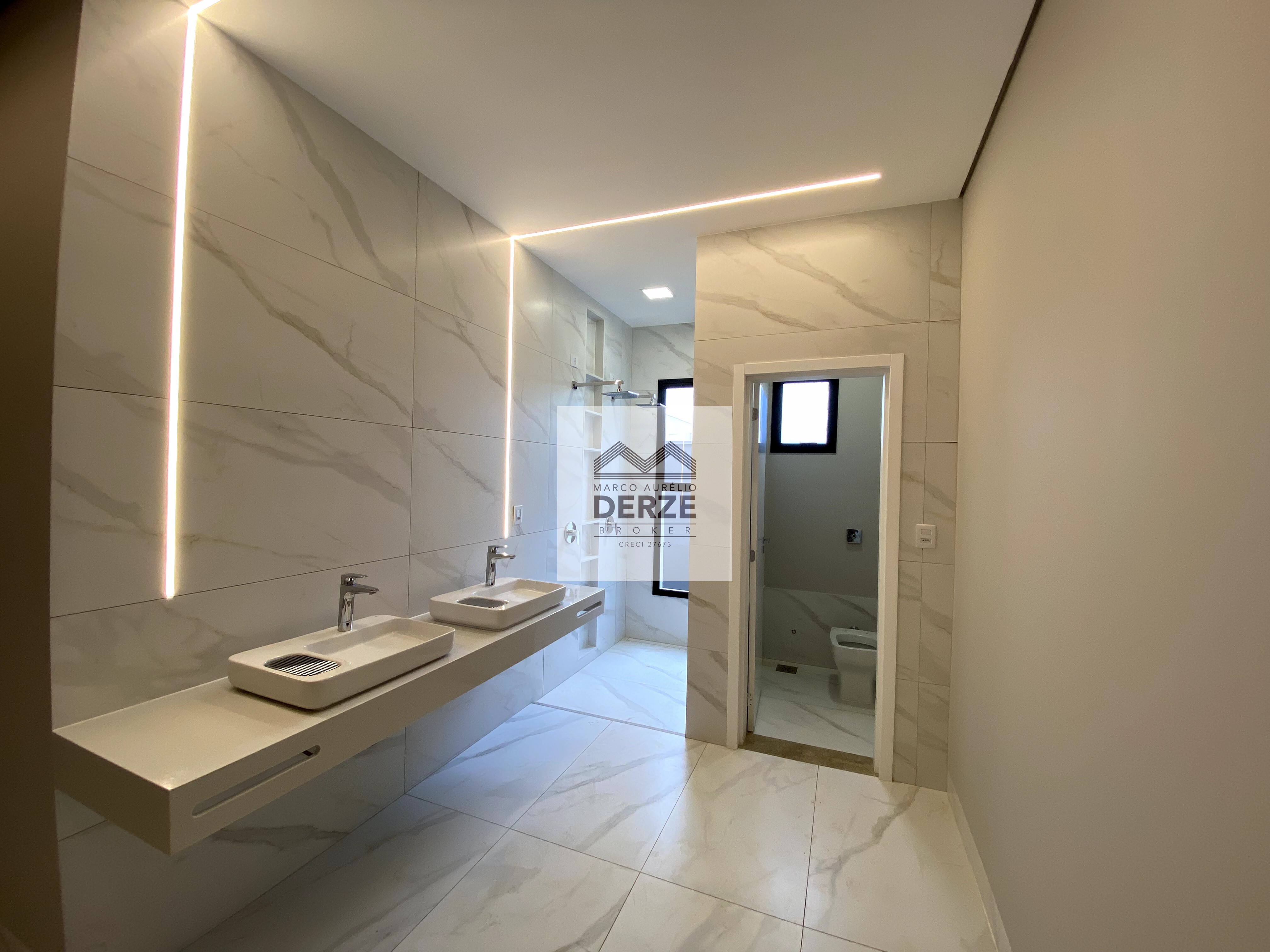 Imagem Casa com 3 Quartos à Venda, 252 m²em Jardim Inconfidência - Uberlândia