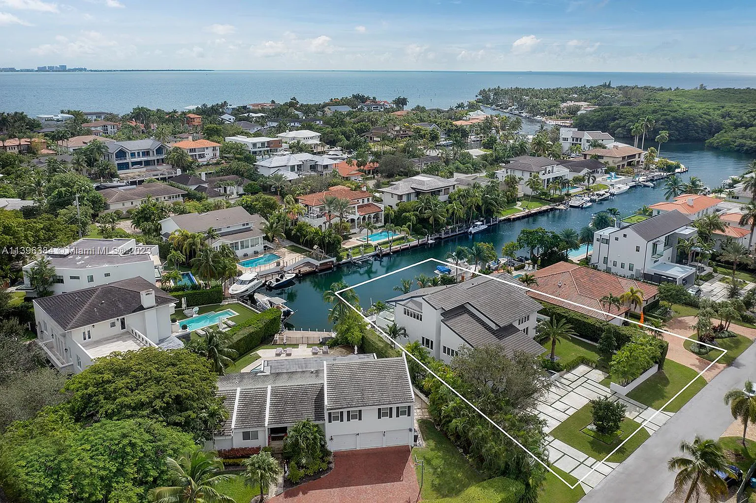 Imagem Casa de Condomínio com 6 Quartos à Venda, 492 m²em Alphaville Residencial Um - Barueri