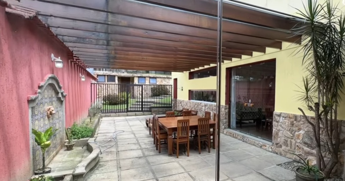 Imagem Casa com 4 Quartos à Venda, 441 m² em Castelanea - Petrópolis Imagem Casa com 4 Quartos à Venda, 441 m² em Castelanea - Petrópolis