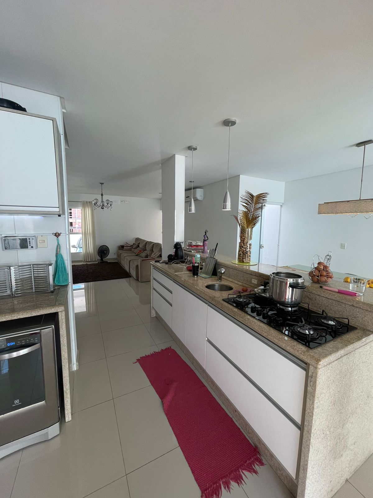 Imagem Casa com 3 Quartos à Venda ou Temporada, 202 m²em Praia dos Amores - Balneário Camboriú Imagem Casa com 3 Quartos à Venda ou Temporada, 202 m²em Praia dos Amores - Balneário Camboriú