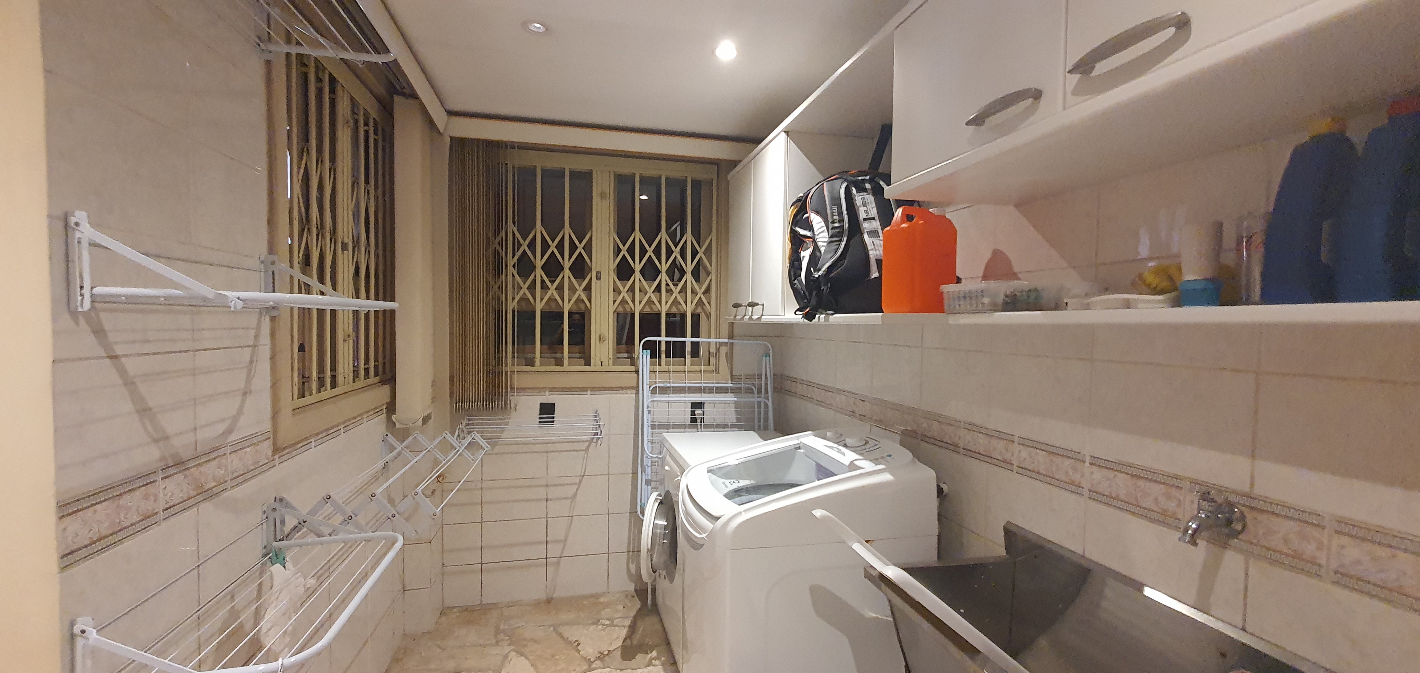 Imagem Casa de Condomínio com 3 Quartos à Venda, 340 m²em Menino Deus - Porto Alegre