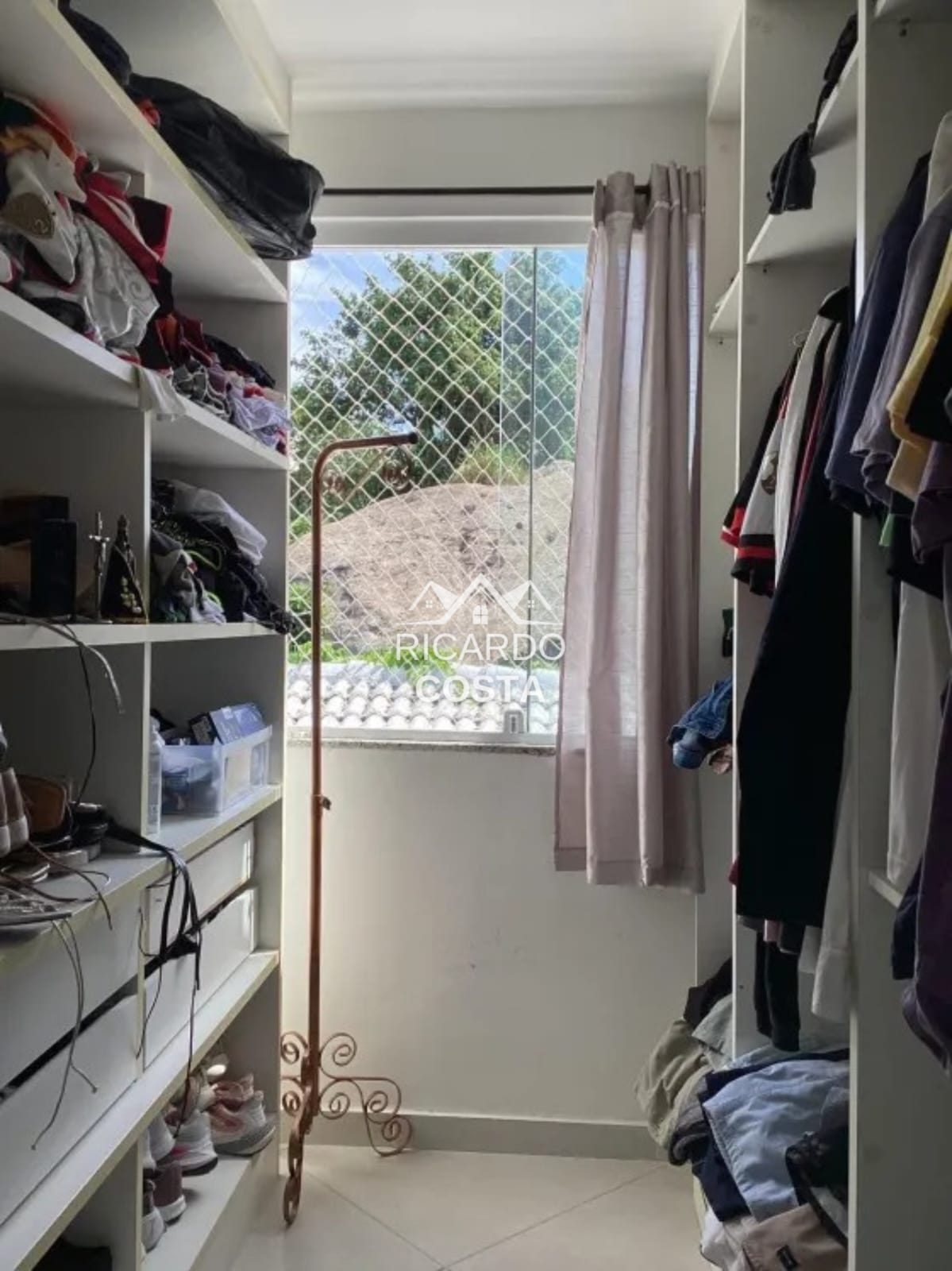 Imagem Casa de Condomínio com 4 Quartos à Venda ou Locação, 168 m² em Jacarepaguá - Rio de Janeiro Imagem Casa de Condomínio com 4 Quartos à Venda ou Locação, 168 m² em Jacarepaguá - Rio de Janeiro