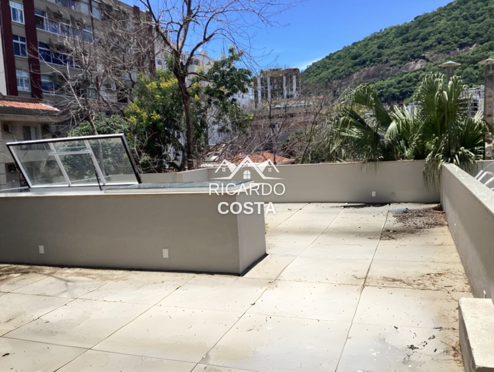 Imagem Cobertura com 2 Quartos à Venda ou Locação, 190 m² em Humaitá - Rio de Janeiro
