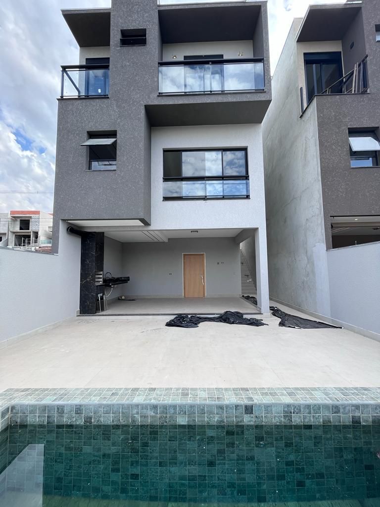 Casa com 3 Quartos à Venda, 185 m²em Guaturinho - Cajamar
