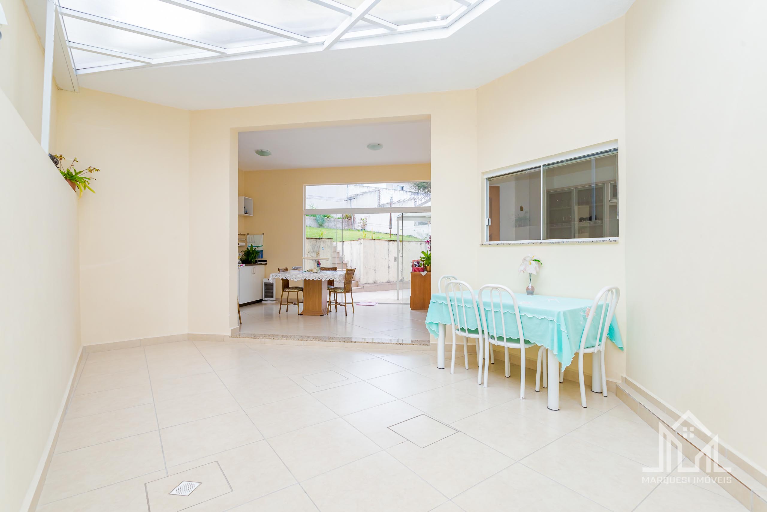 Imagem Casa com 3 Quartos à Venda, 241 m²em Guabirotuba - Curitiba