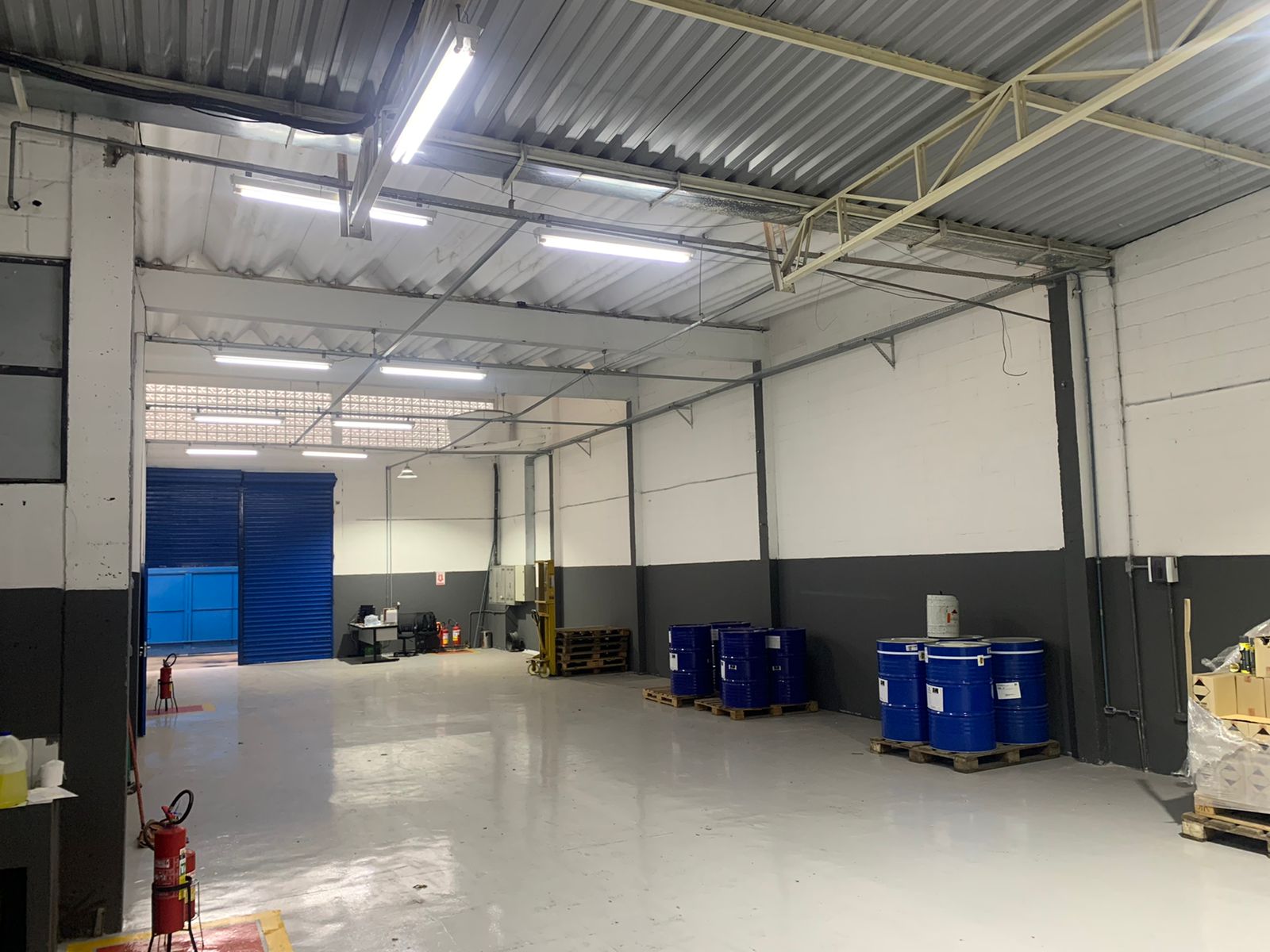 Imagem Galpão para Alugar, 300 m² em Conceição - Diadema Imagem Galpão para Alugar, 300 m² em Conceição - Diadema