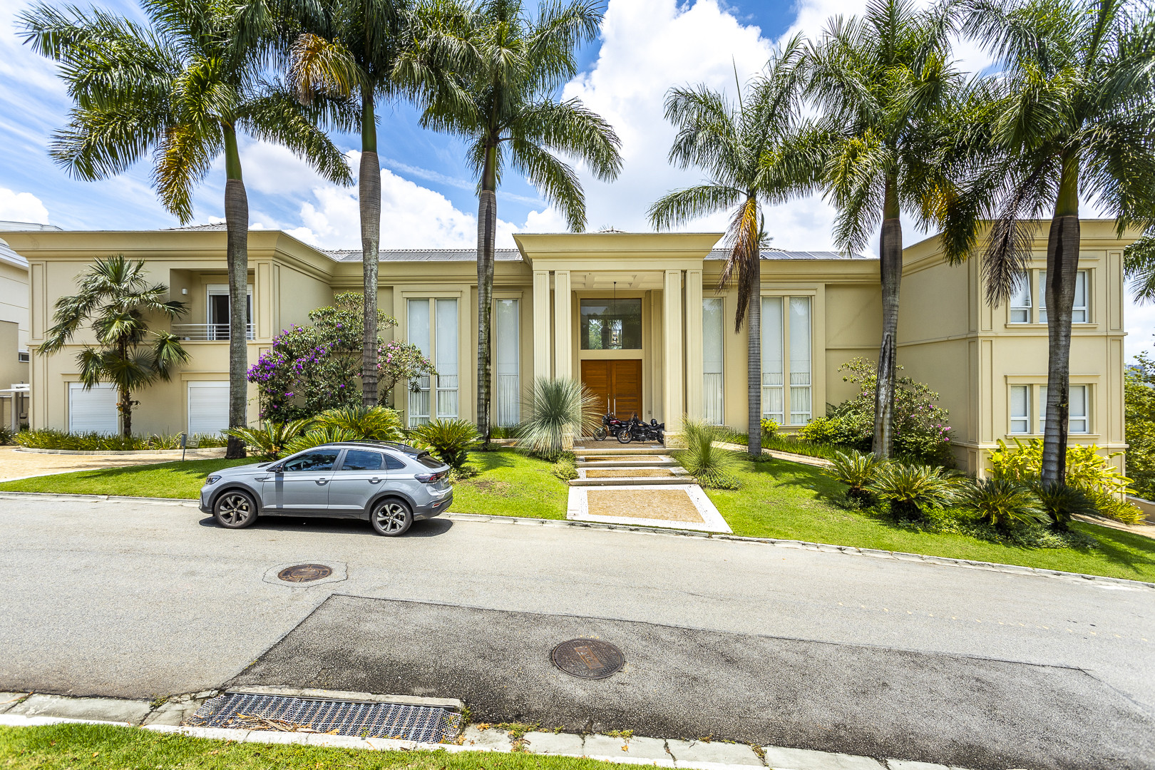 Casa de Condomínio com 5 Quartos à Venda, 1.587 m² em Tamboré - Barueri
