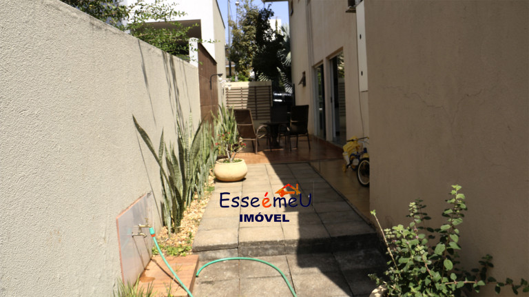 Imagem Casa com 5 Quartos à Venda, 250 m² em Jardins Madri - Goiânia Imagem Casa com 5 Quartos à Venda, 250 m² em Jardins Madri - Goiânia