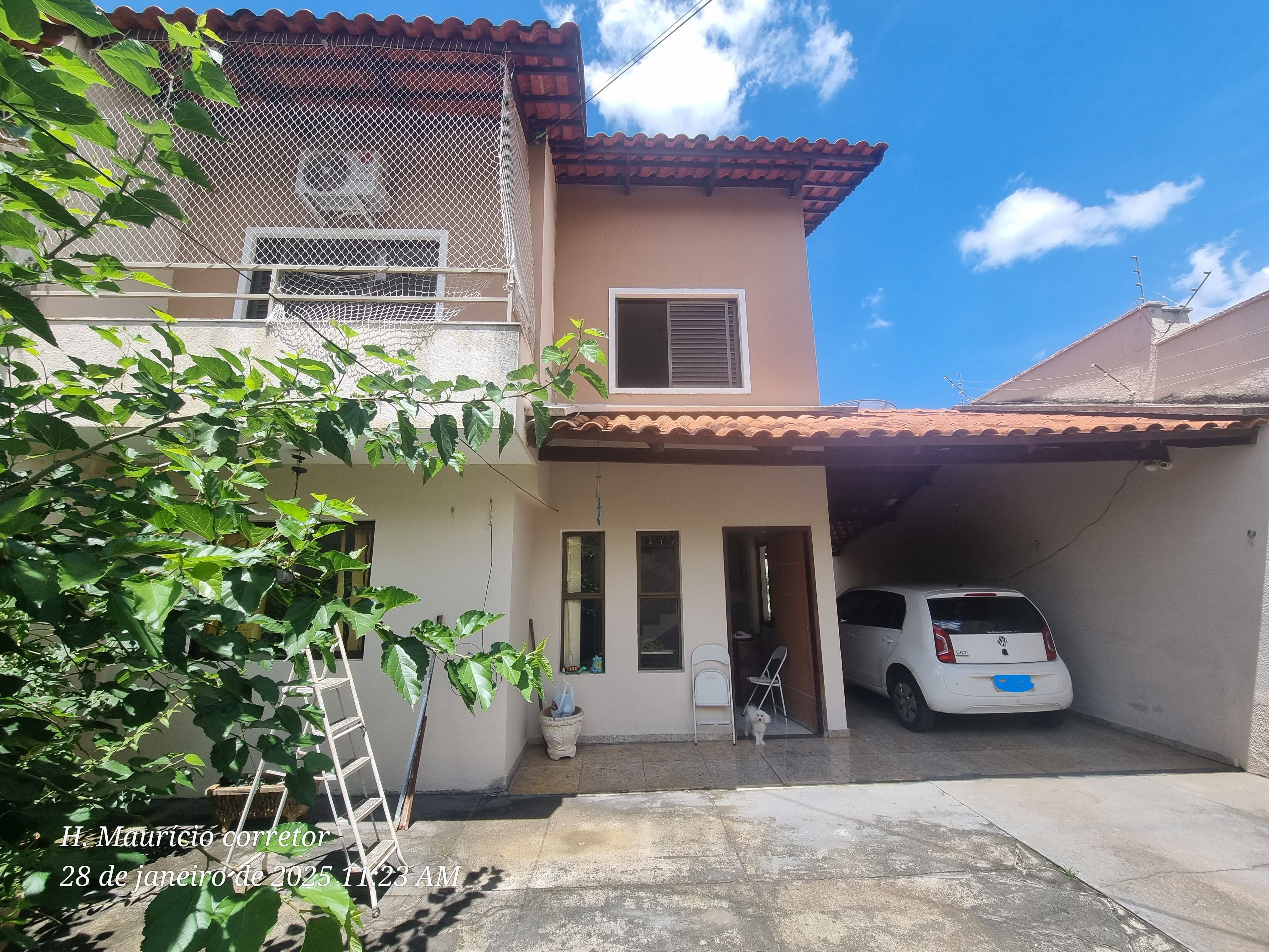 Imagem Sobrado com 4 Quartos à Venda, 143 m² em Setor Jaó - Goiânia