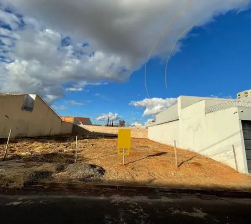 Imagem Terreno à Venda, 300 m²em Novo Mundo - Uberlândia Imagem Terreno à Venda, 300 m²em Novo Mundo - Uberlândia