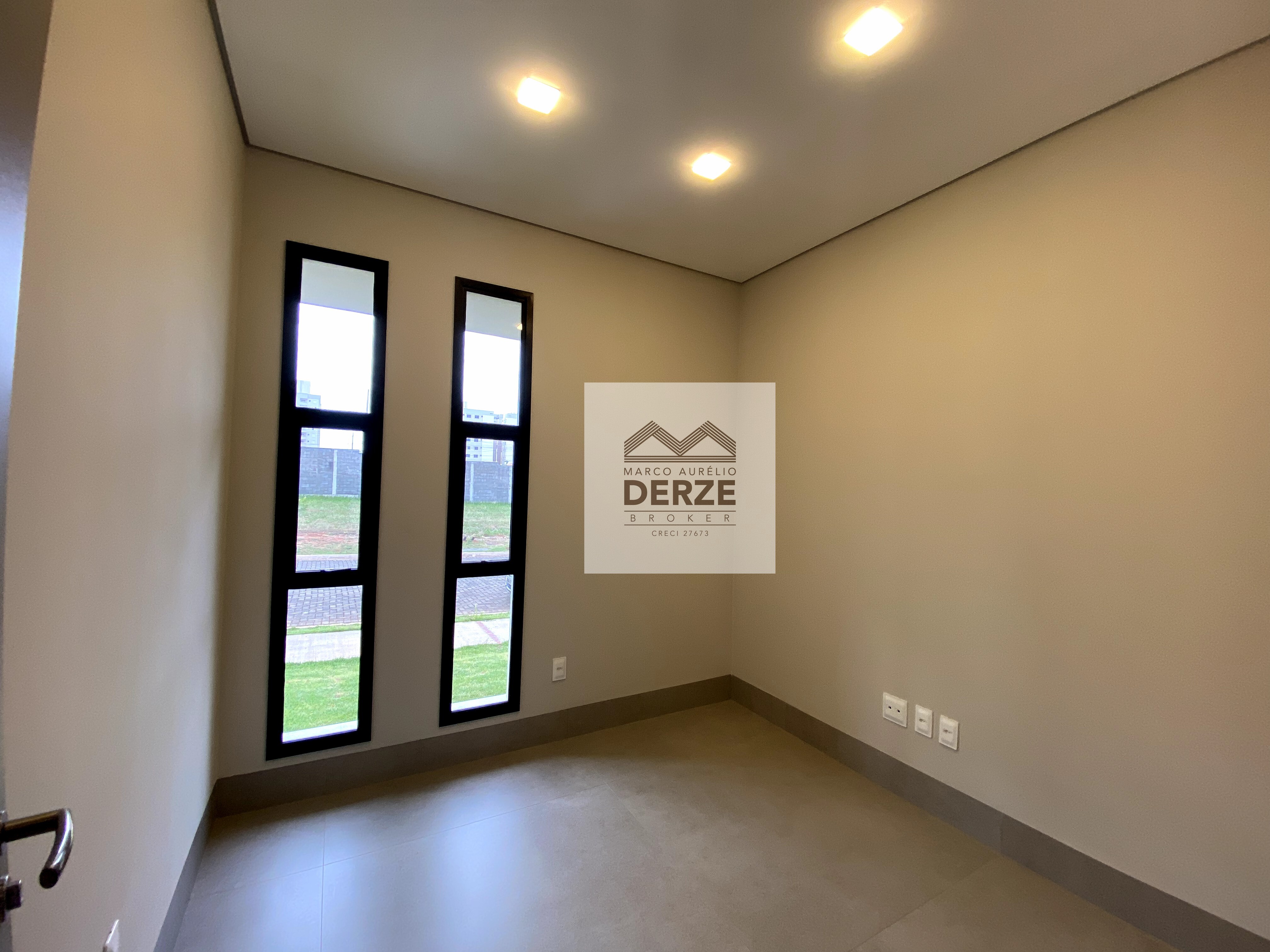Imagem Casa com 3 Quartos à Venda, 240 m²em Jardim Inconfidência - Uberlândia