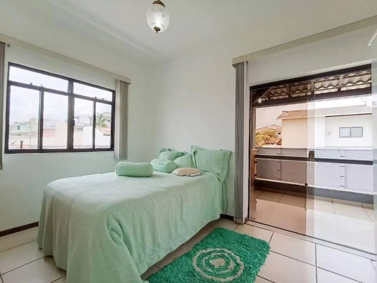 Imagem Casa com 5 Quartos à Venda, 300 m² em São Pedro - Juiz de Fora Imagem Casa com 5 Quartos à Venda, 300 m² em São Pedro - Juiz de Fora