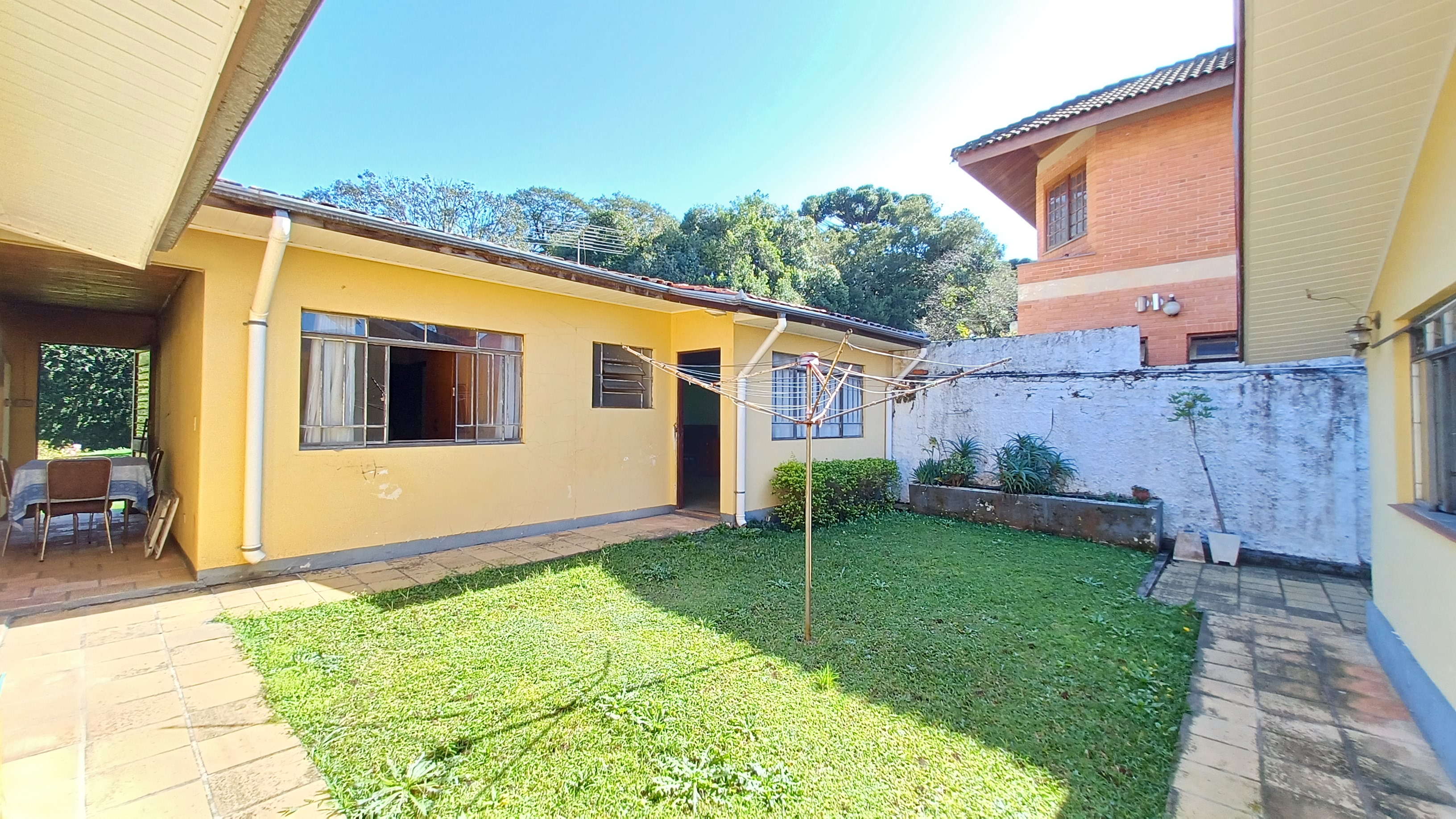 Imagem Casa com 3 Quartos à Venda, 207 m²em São Braz - Curitiba Imagem Casa com 3 Quartos à Venda, 207 m²em São Braz - Curitiba