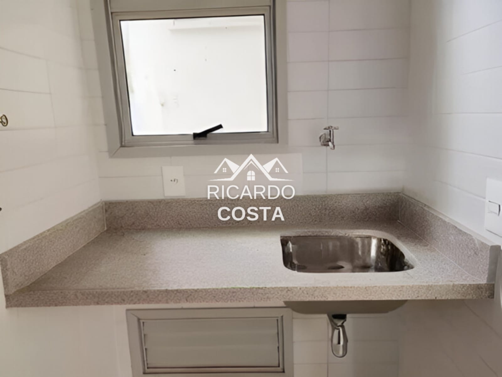 Imagem Cobertura com 2 Quartos à Venda ou Locação, 190 m² em Humaitá - Rio de Janeiro