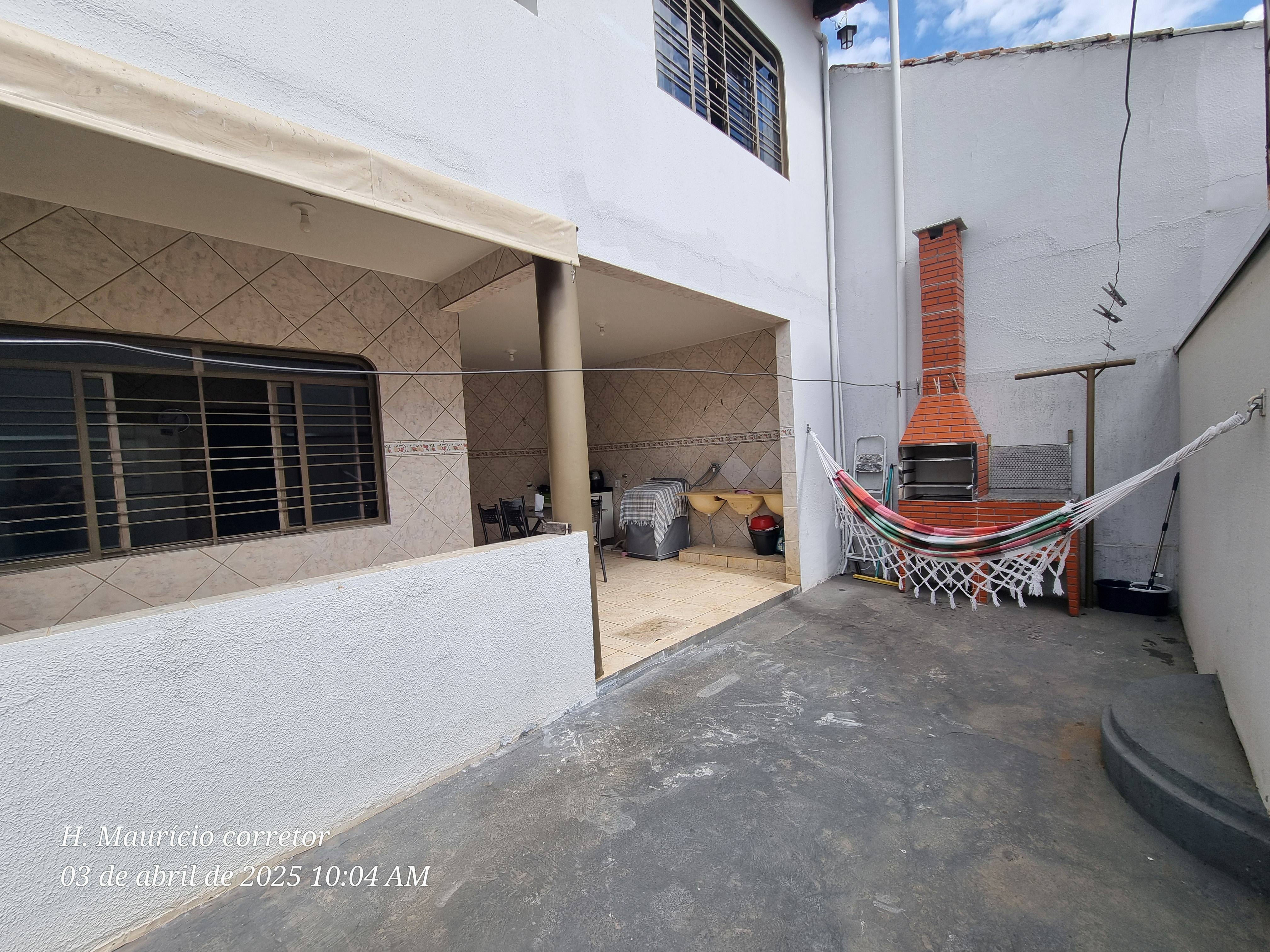 Imagem Sobrado com 4 Quartos à Venda, 250 m² em Setor Jaó - Goiânia