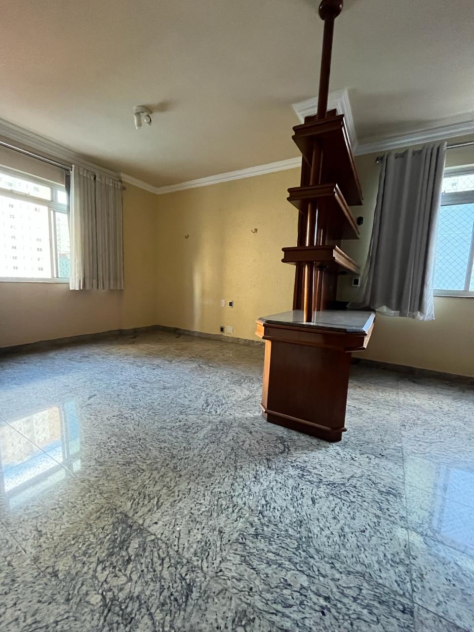 Imagem Apartamento com 4 Quartos à Venda, 240 m²em Umarizal - Belém