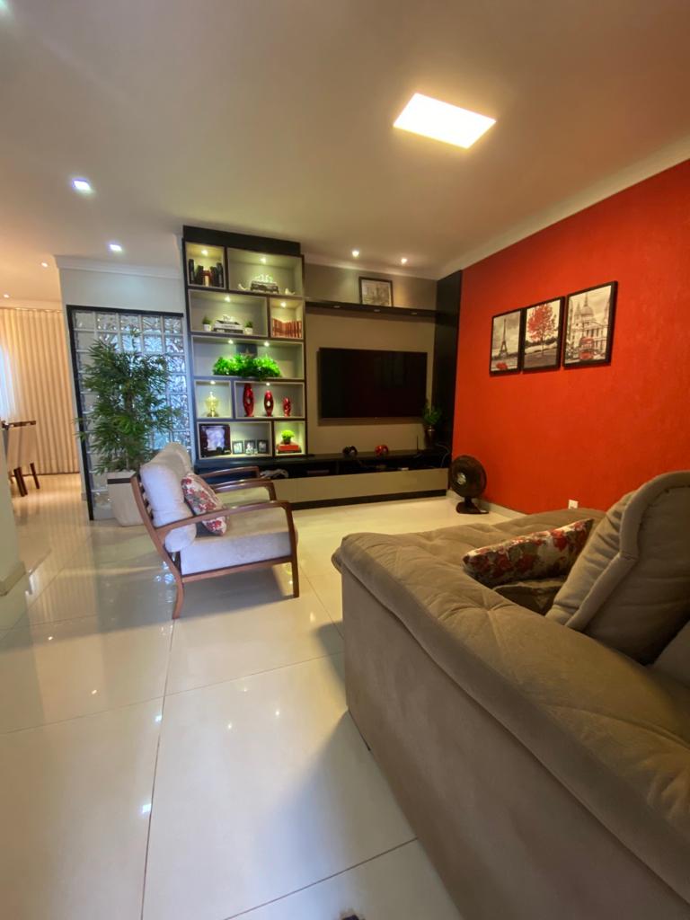 Imagem Sobrado com 5 Quartos à Venda, 250 m²em Residencial Humaitá - Goiânia