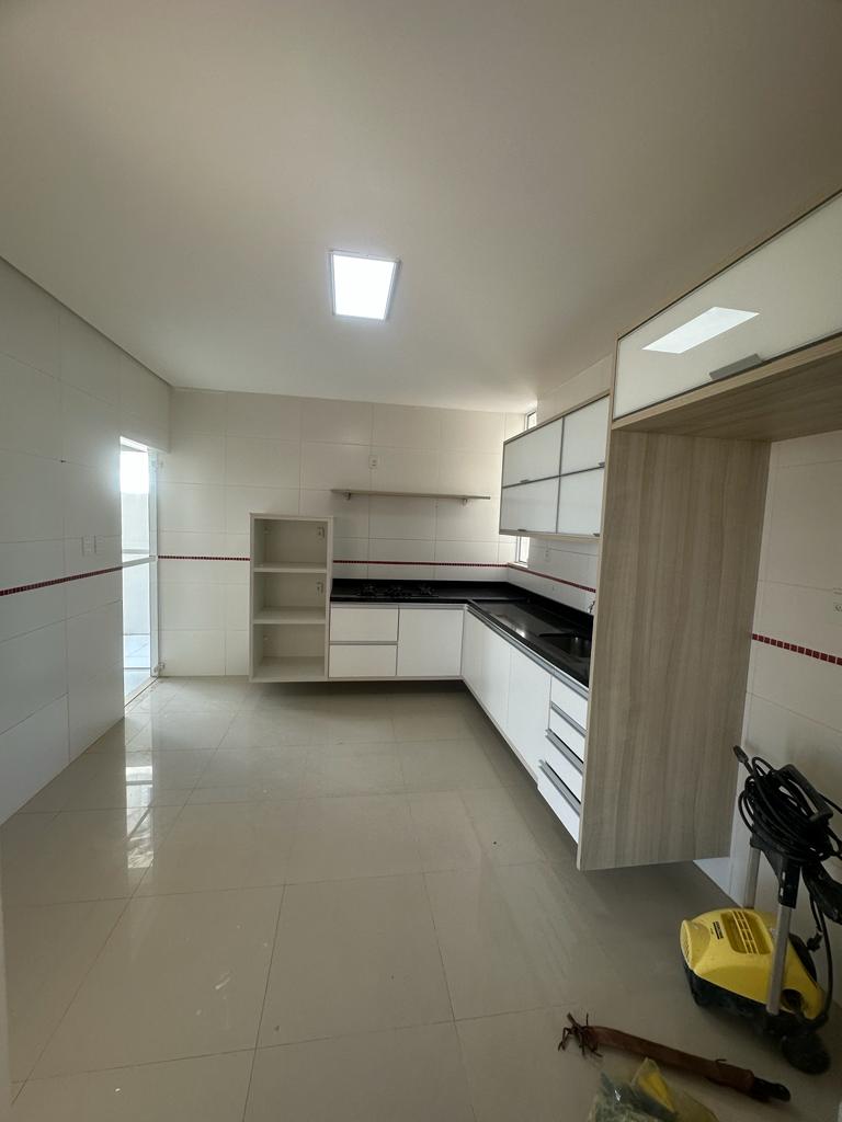Imagem Casa de Condomínio com 5 Quartos à Venda ou Locação, 320 m²em Alphaville (Abrantes) - Camaçari