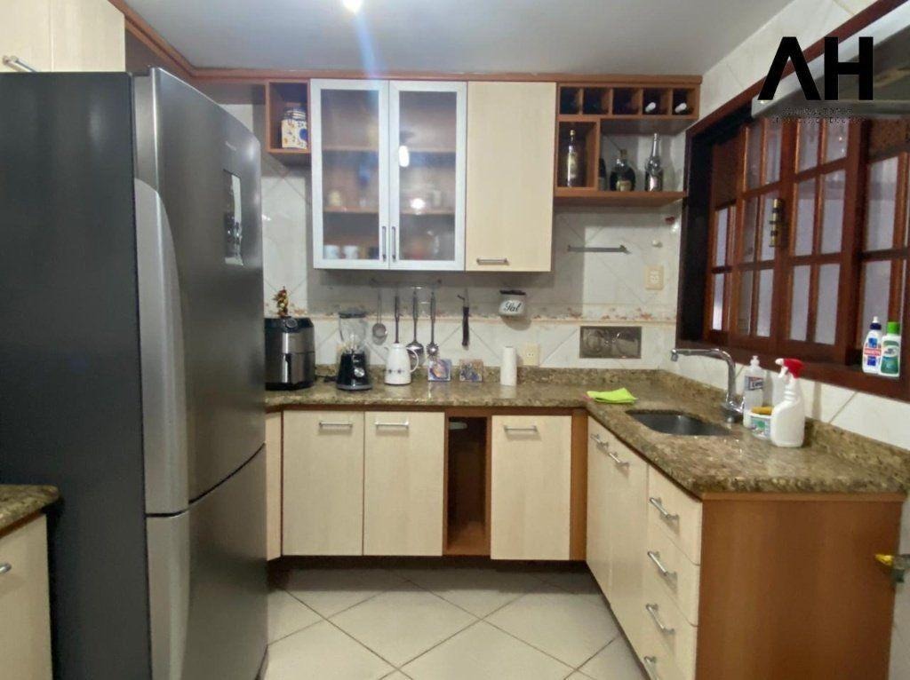 Imagem Casa com 3 Quartos à Venda, 360 m²em Piratininga - Niterói Imagem Casa com 3 Quartos à Venda, 360 m²em Piratininga - Niterói