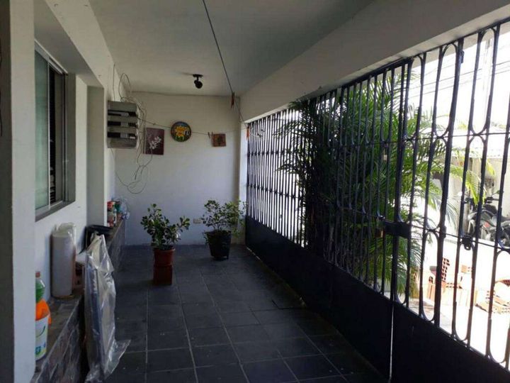 Imagem Casa com 5 Quartos à Venda, 200 m² em Campo Grande - Recife