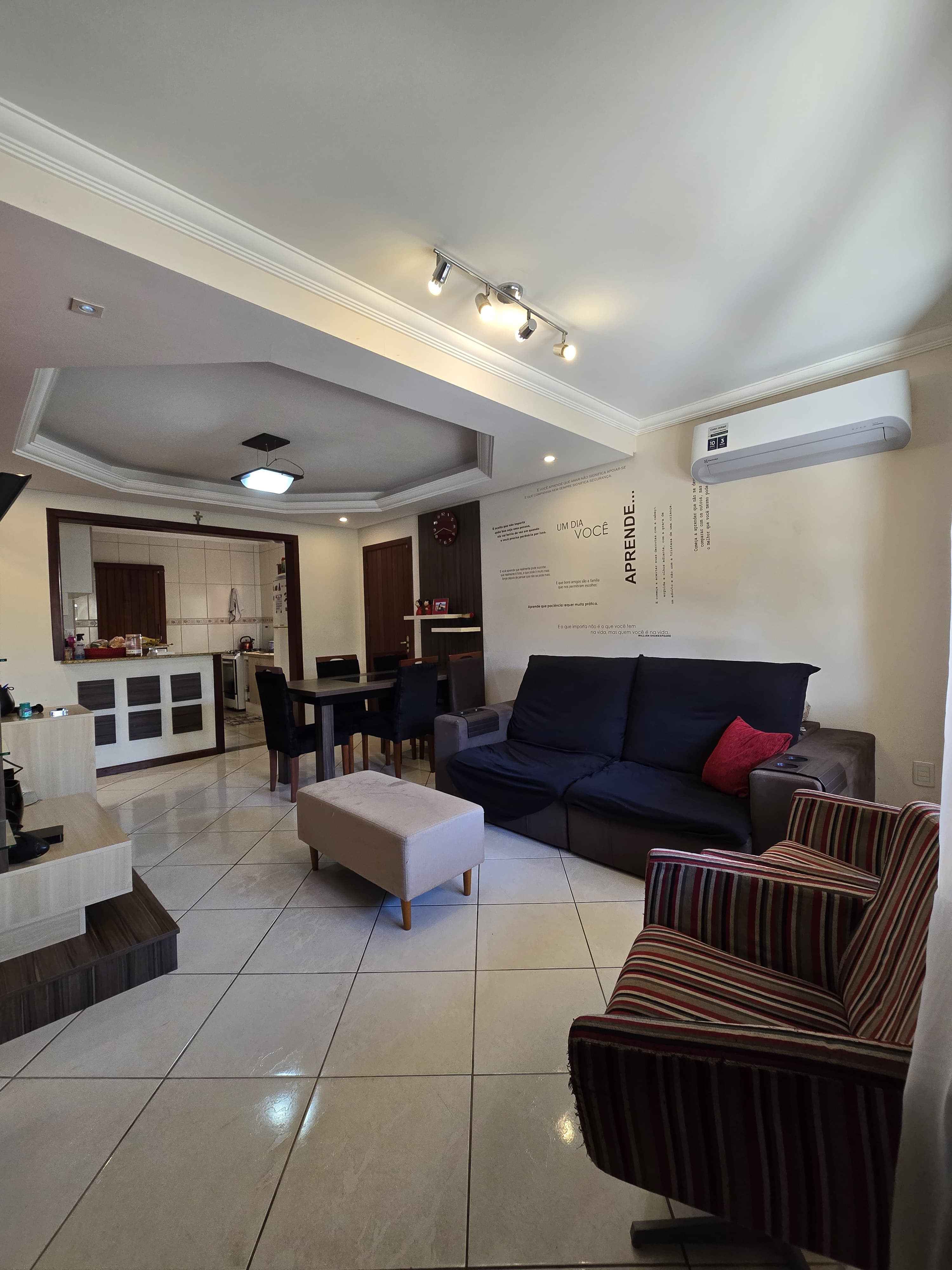 Imagem Casa com 2 Quartos à Venda, 108 m² em Hípica - Porto Alegre