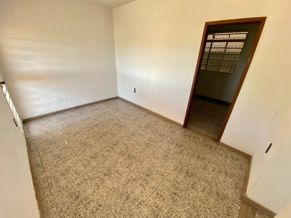 Imagem Casa com 2 Quartos à Venda, 110 m² em Planalto - Belo Horizonte