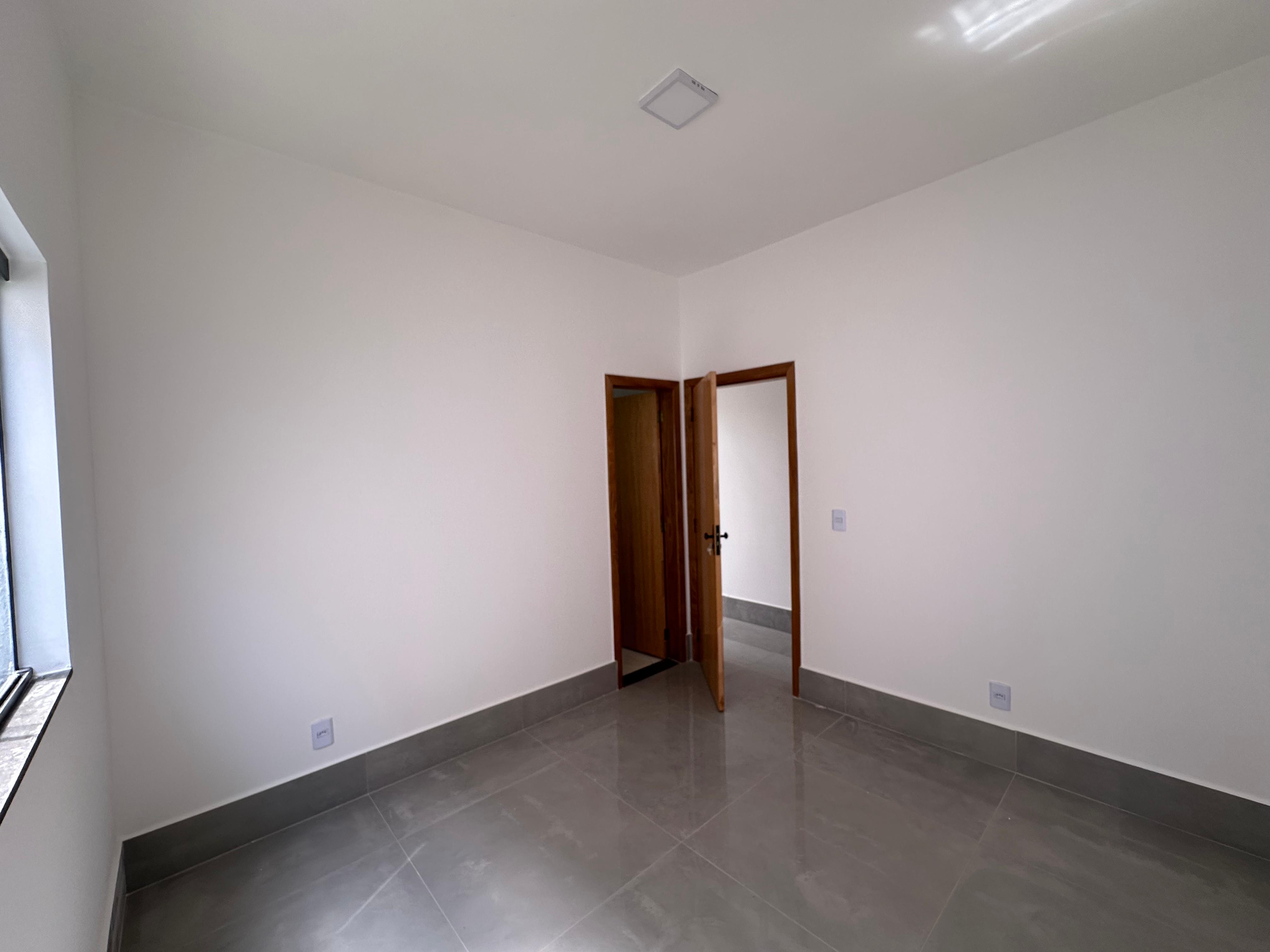 Imagem Casa com 3 Quartos à Venda, 120 m²em Jardim Itaipu - Goiânia