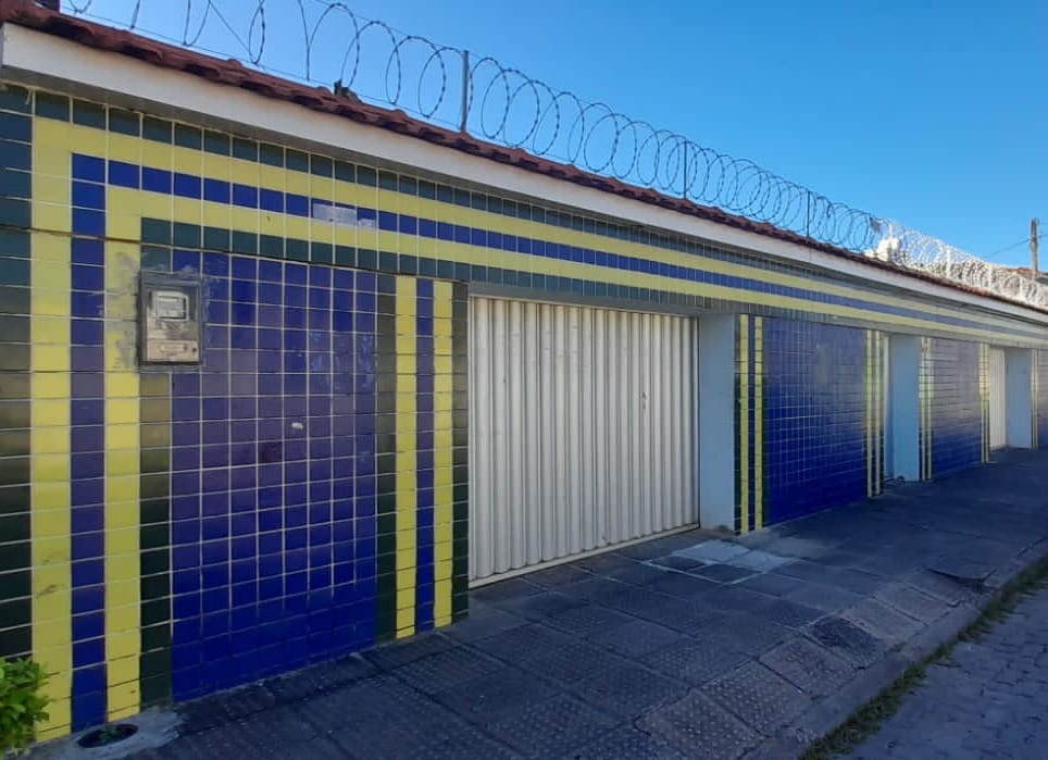 Casa com 5 Quartos à Venda ou Locação, 469 m²em Campo Grande - Recife