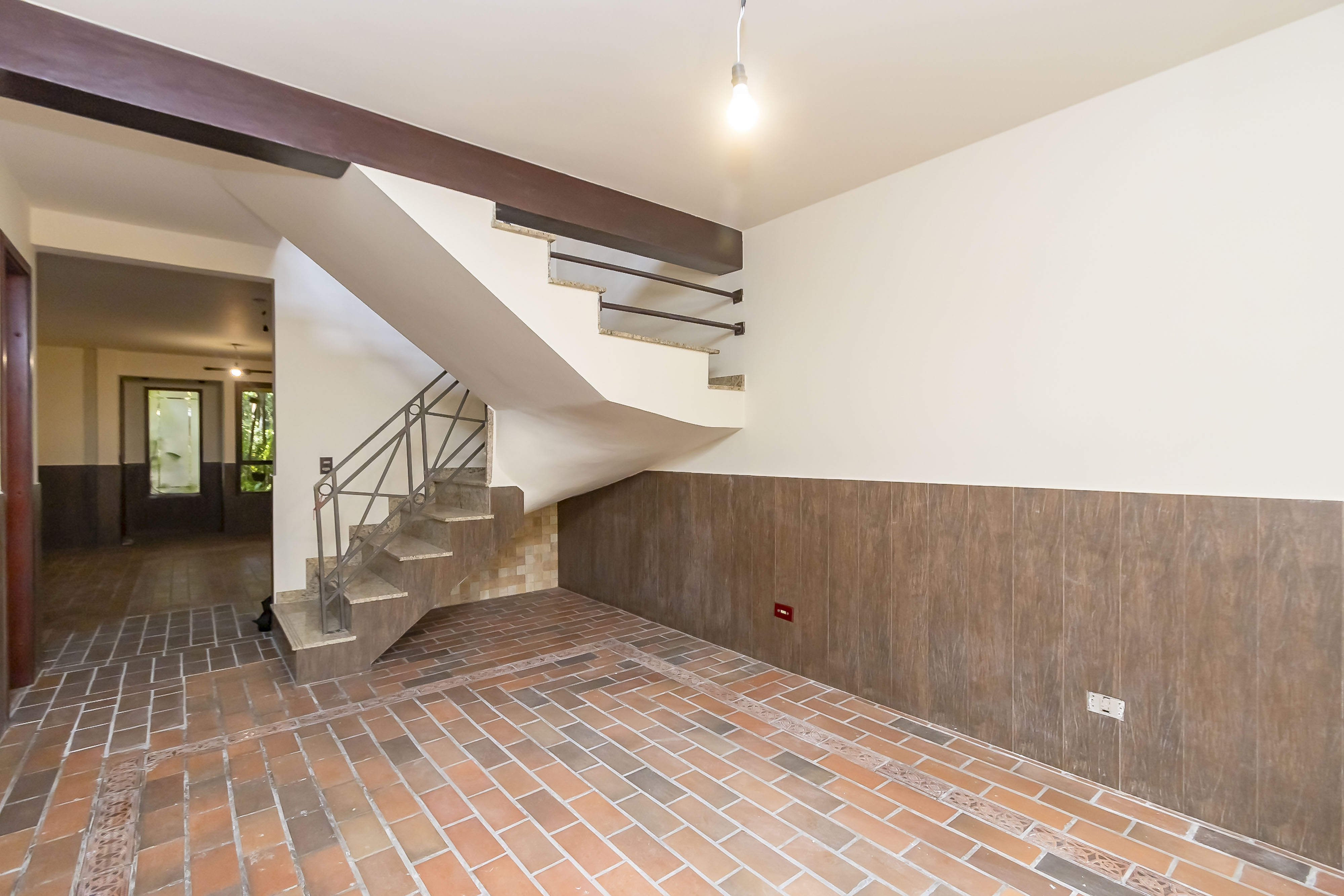 Imagem Sobrado com 3 Quartos à Venda, 278 m²em Vista Alegre - Curitiba