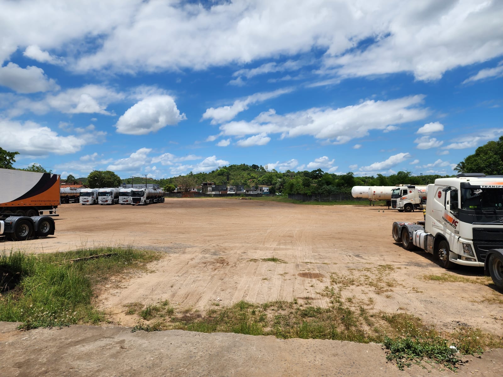 Imagem Terreno à Venda, 11 m²em km 12 - Simões Filho