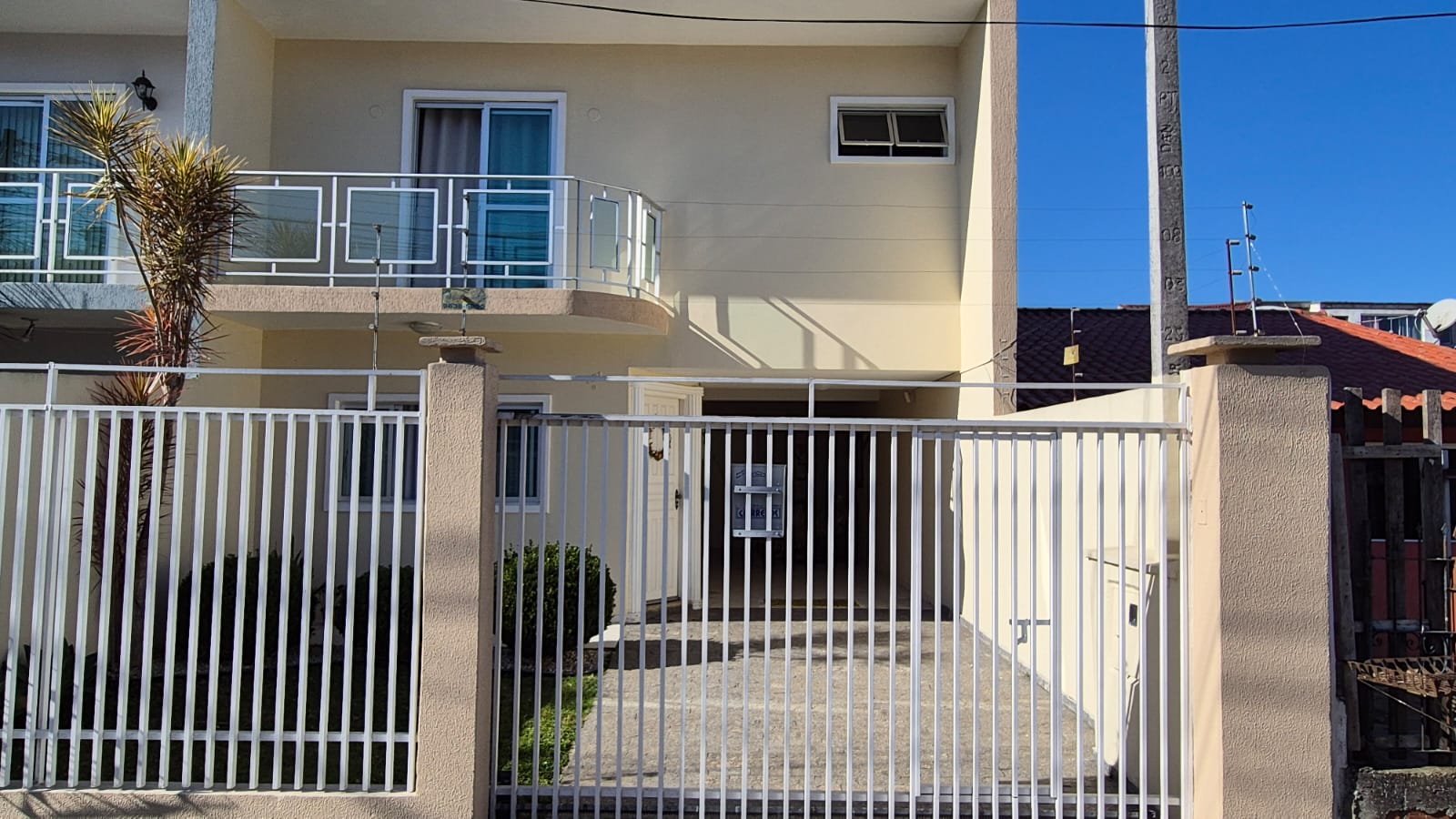 Imagem Sobrado com 3 Quartos à Venda, 177 m² em Cajuru - Curitiba