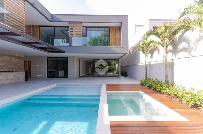 Imagem Casa de Condomínio com 5 Quartos à Venda, em Barra da Tijuca - Rio de Janeiro Imagem Casa de Condomínio com 5 Quartos à Venda, em Barra da Tijuca - Rio de Janeiro