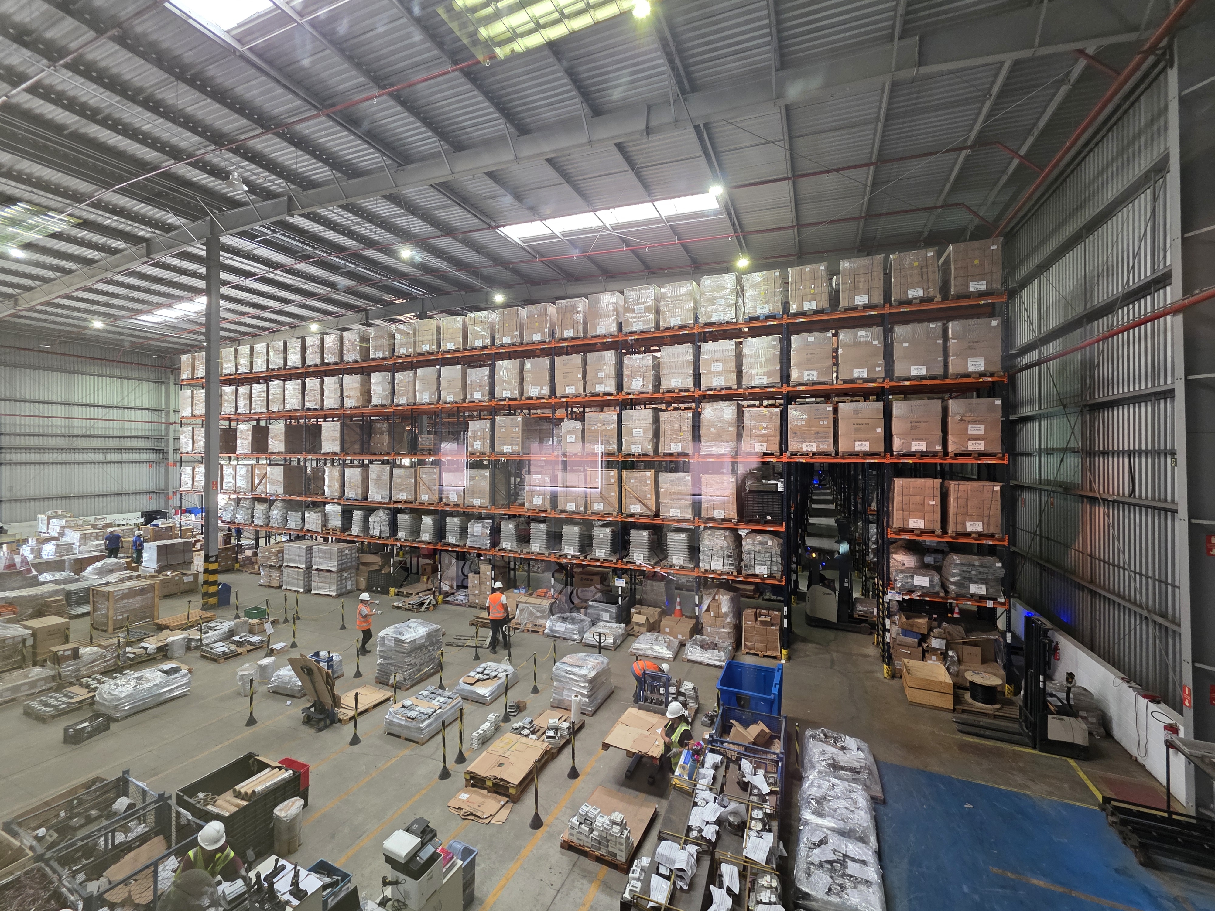 Imagem Galpão para Alugar, 7.600 m² em Jardim Vista Alegre - Embu das Artes