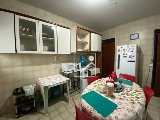 Imagem Apartamento com 4 Quartos à Venda, 190 m²em Marco - Belém