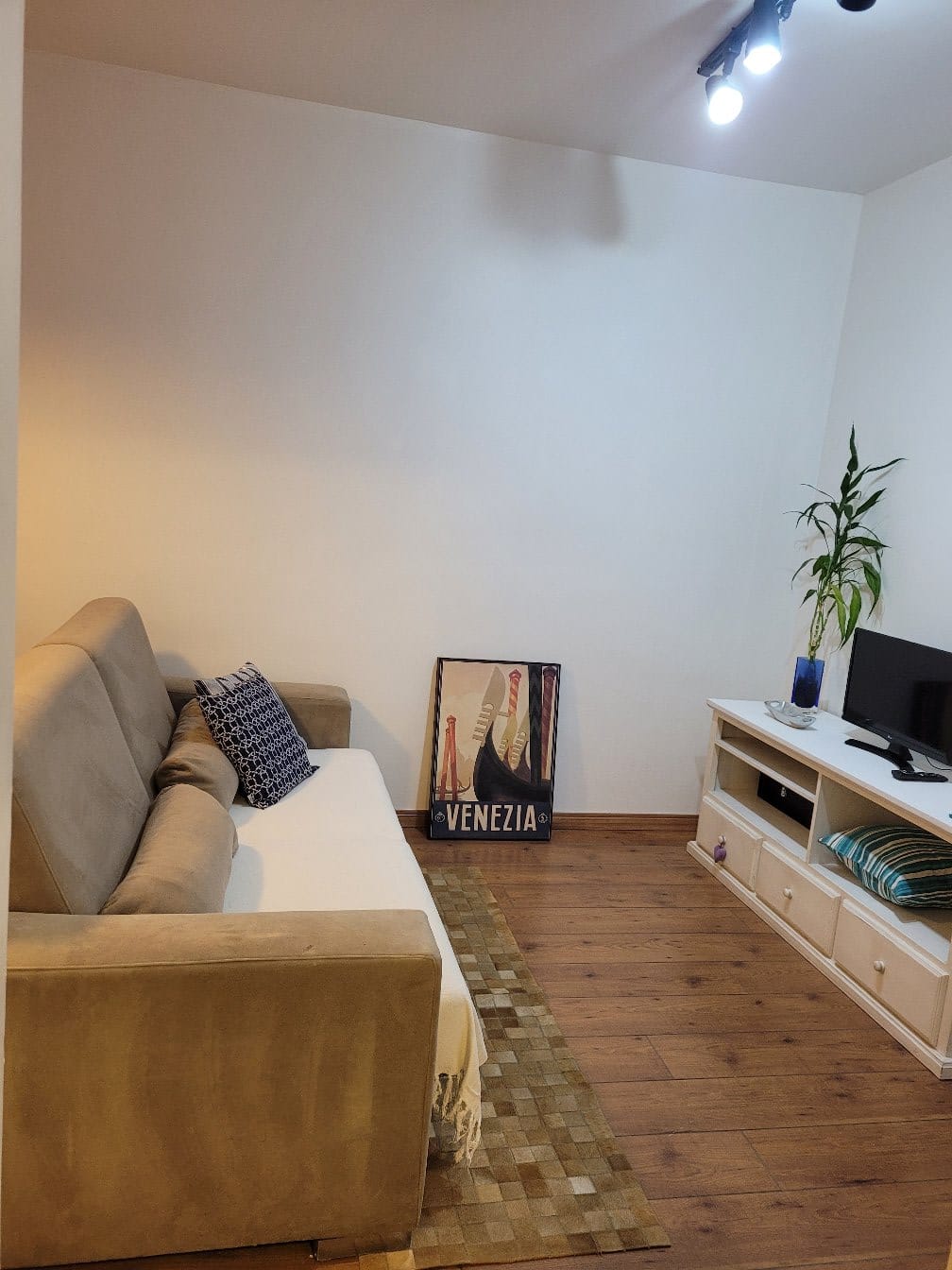 Imagem Apartamento com 1 Quarto à Venda, Locação ou Temporada, 42 m²em Consolação - São Paulo