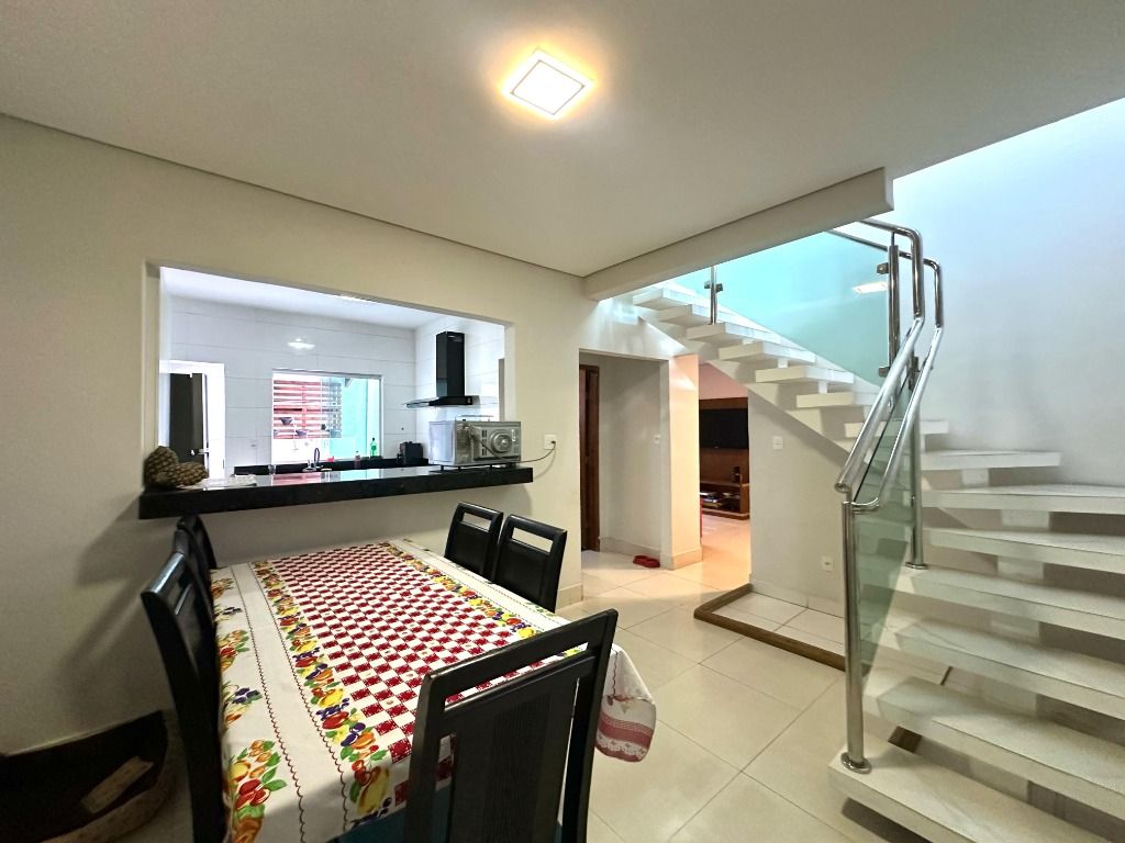 Imagem Casa com 3 Quartos à Venda, 122 m² em Planalto - Belo Horizonte