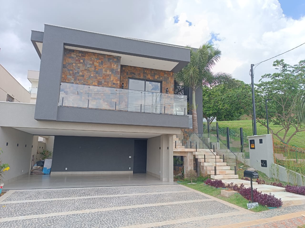 Imagem Sobrado com 4 Quartos à Venda, 263 m²em Jardins Nápoles - Senador Canedo