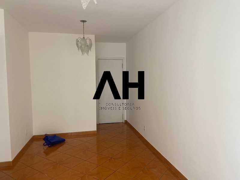 Imagem Apartamento com 2 Quartos à Venda, em Laranjeiras - Rio de Janeiro Imagem Apartamento com 2 Quartos à Venda, em Laranjeiras - Rio de Janeiro