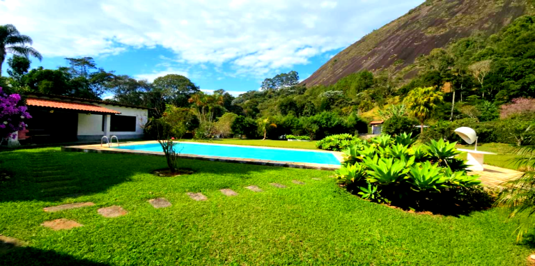 Imagem Chácara com 5 Quartos à Venda, 299 m² em  - Petrópolis