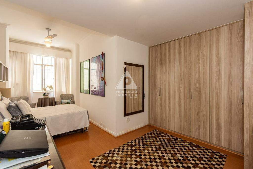 Imagem Apartamento com 3 Quartos à Venda, 195 m²em Copacabana - Rio de Janeiro Imagem Apartamento com 3 Quartos à Venda, 195 m²em Copacabana - Rio de Janeiro