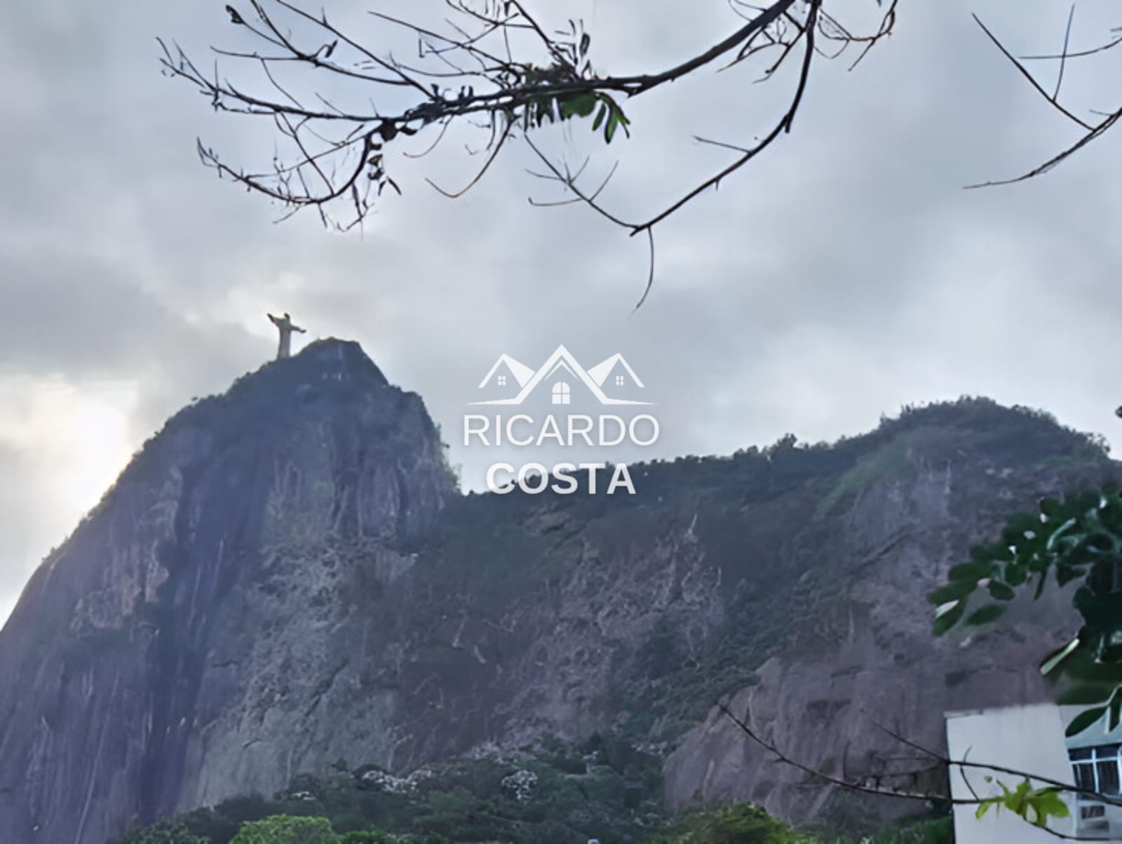 Imagem Cobertura com 2 Quartos à Venda ou Locação, 190 m² em Humaitá - Rio de Janeiro