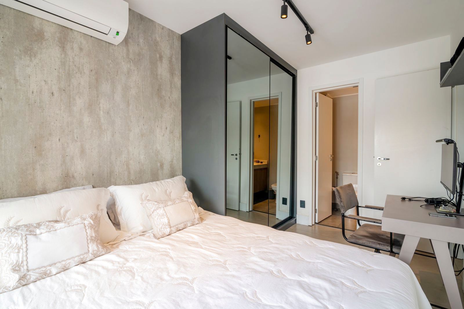 Imagem Apartamento com 2 Quartos à Venda, 72 m²em Campo Belo - São Paulo