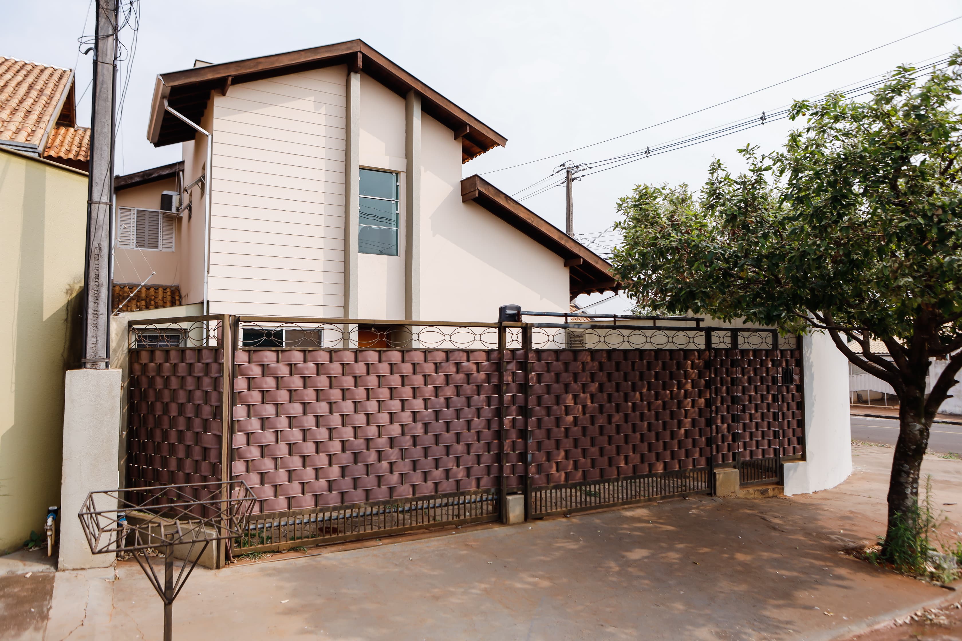 Imagem Sobrado com 3 Quartos à Venda ou Temporada, 160 m²em Jardim Guararapes - Londrina