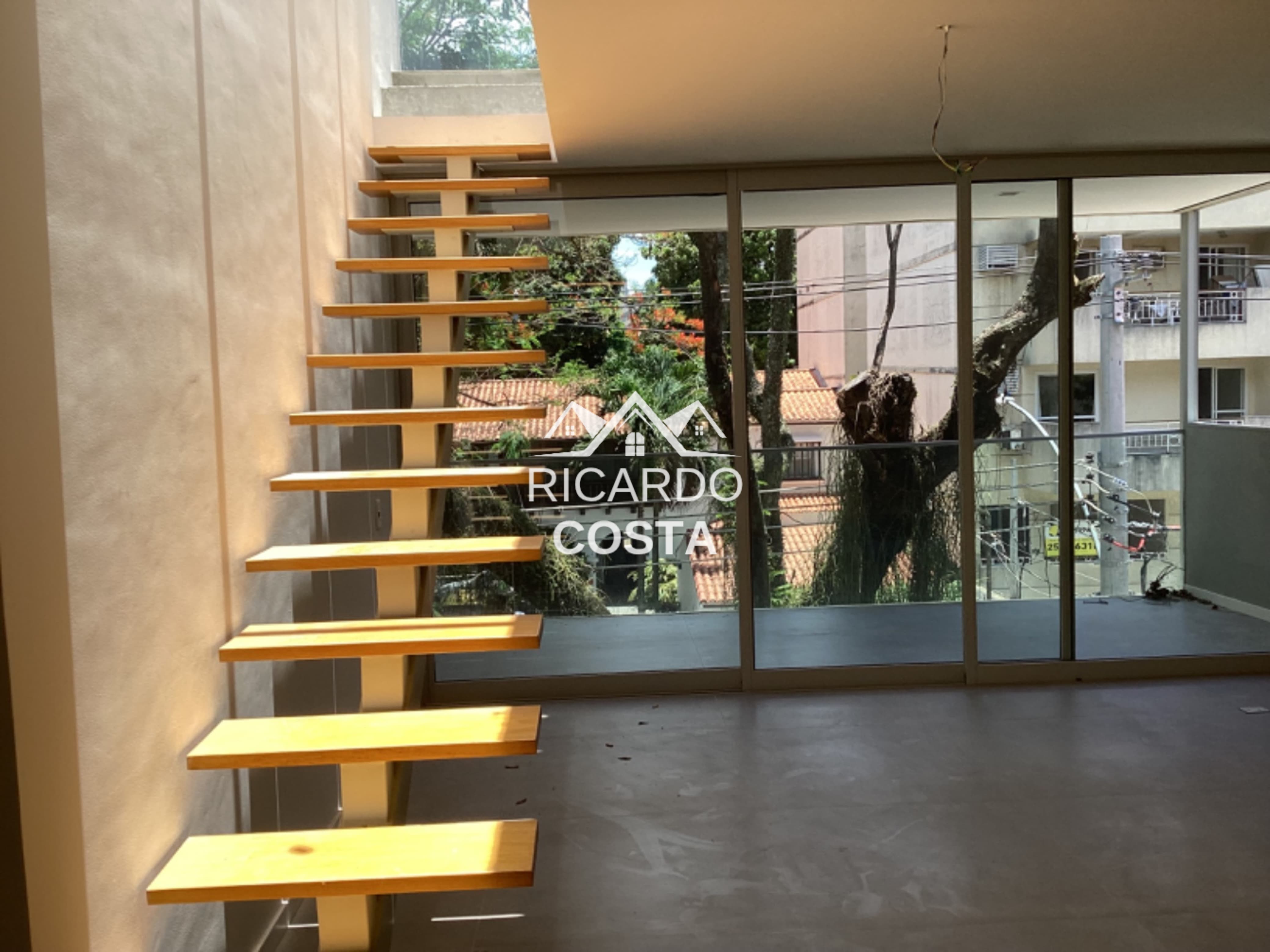 Imagem Cobertura com 2 Quartos à Venda ou Locação, 190 m² em Humaitá - Rio de Janeiro