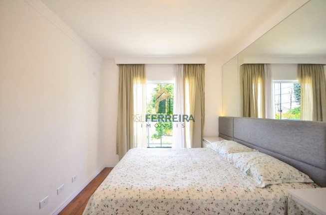Imagem Sobrado com 3 Quartos à Venda,  em Santa Cândida - Curitiba