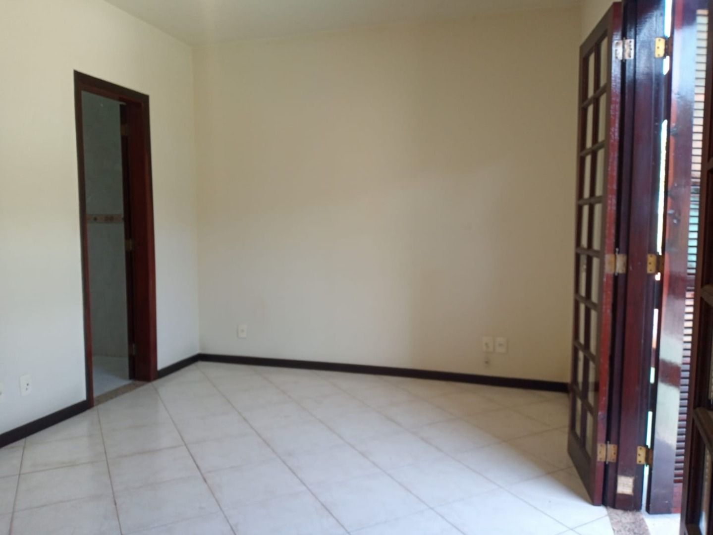 Imagem Casa com 3 Quartos à Venda, 360 m²em Piratininga - Niterói