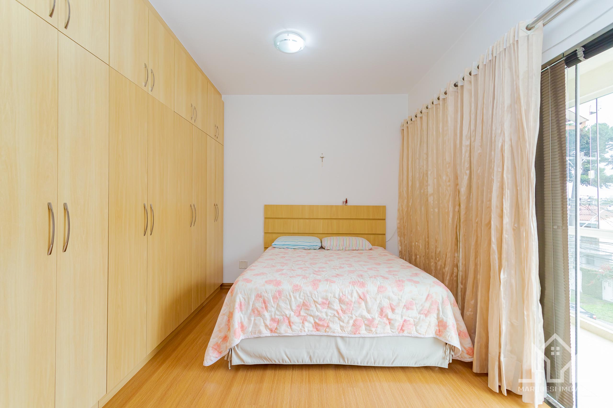 Imagem Casa com 3 Quartos à Venda, 241 m²em Guabirotuba - Curitiba